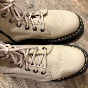 Dr. Martens Jadon III Platform boots cream